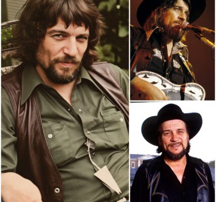 A Barstool Ballad of Betrayal: Waylon Jennings Pours His Heart Out in “Tonight the Bottle Let Me Down”