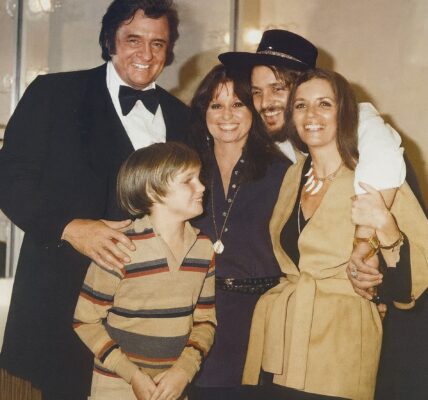 Jessi Colter and June Carter Cash sing to Waylon and Johnny on the TV show Waylon Jennings & Friends.