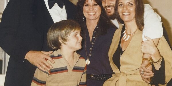 Jessi Colter and June Carter Cash sing to Waylon and Johnny on the TV show Waylon Jennings & Friends.
