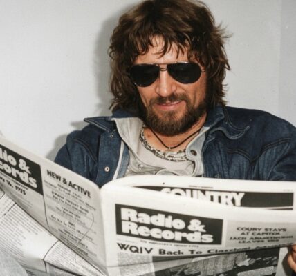 Waylon Jennings - Slow Movin' Outlaw