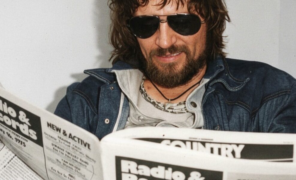 Waylon Jennings - Slow Movin' Outlaw