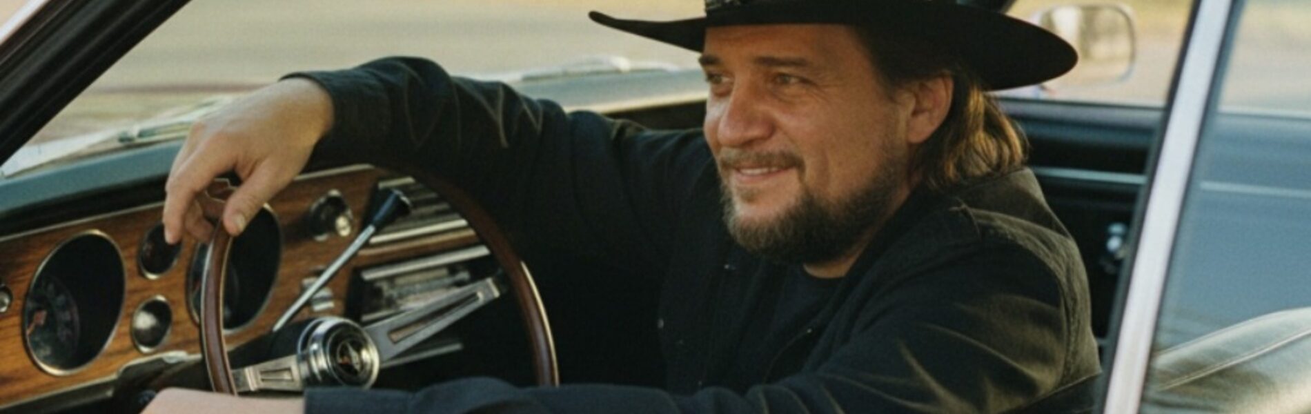 “Trouble Man” — Waylon Jennings’ Gritty Portrait of Struggle and Survival