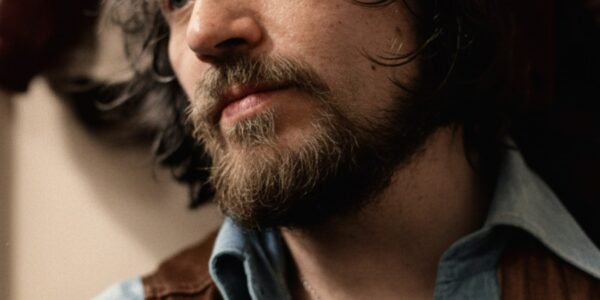A Line in the Sand: Waylon Jennings Draws the Final Curtain in “High Time (You Quit Your Lowdown Ways)”