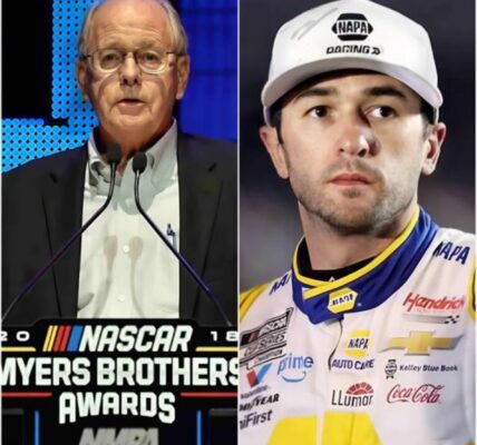 NASCAR CEO Jim France shocked everyone when he broke his silence and announced that an official review had been requested for Chase Elliott after several drivers accused him of doping before the race. France called for drug testing to restore fairness to the race. Ryan Blaney 's response left other drivers speechless and fans in complete shock!