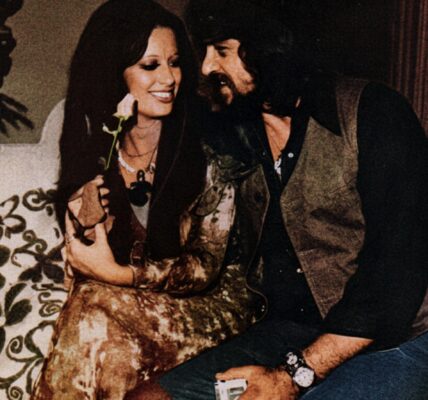 “Satin Sheets” — Waylon Jennings’ Quiet Confession from Ol’ Waylon (1977)